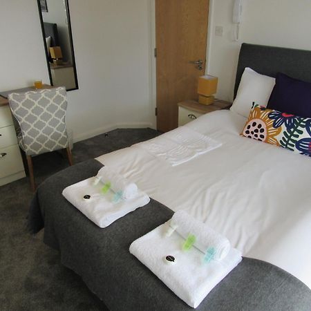 The Cambridge Suites - Tas Accommodations Экстерьер фото