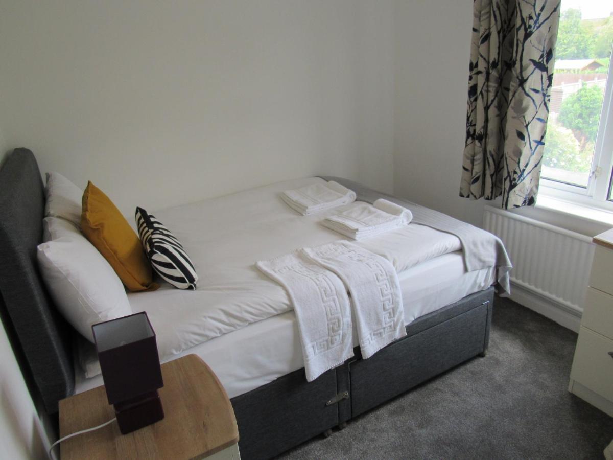 The Cambridge Suites - Tas Accommodations Экстерьер фото