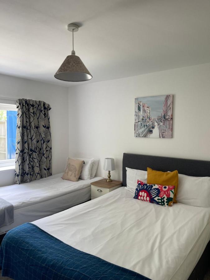 The Cambridge Suites - Tas Accommodations Экстерьер фото